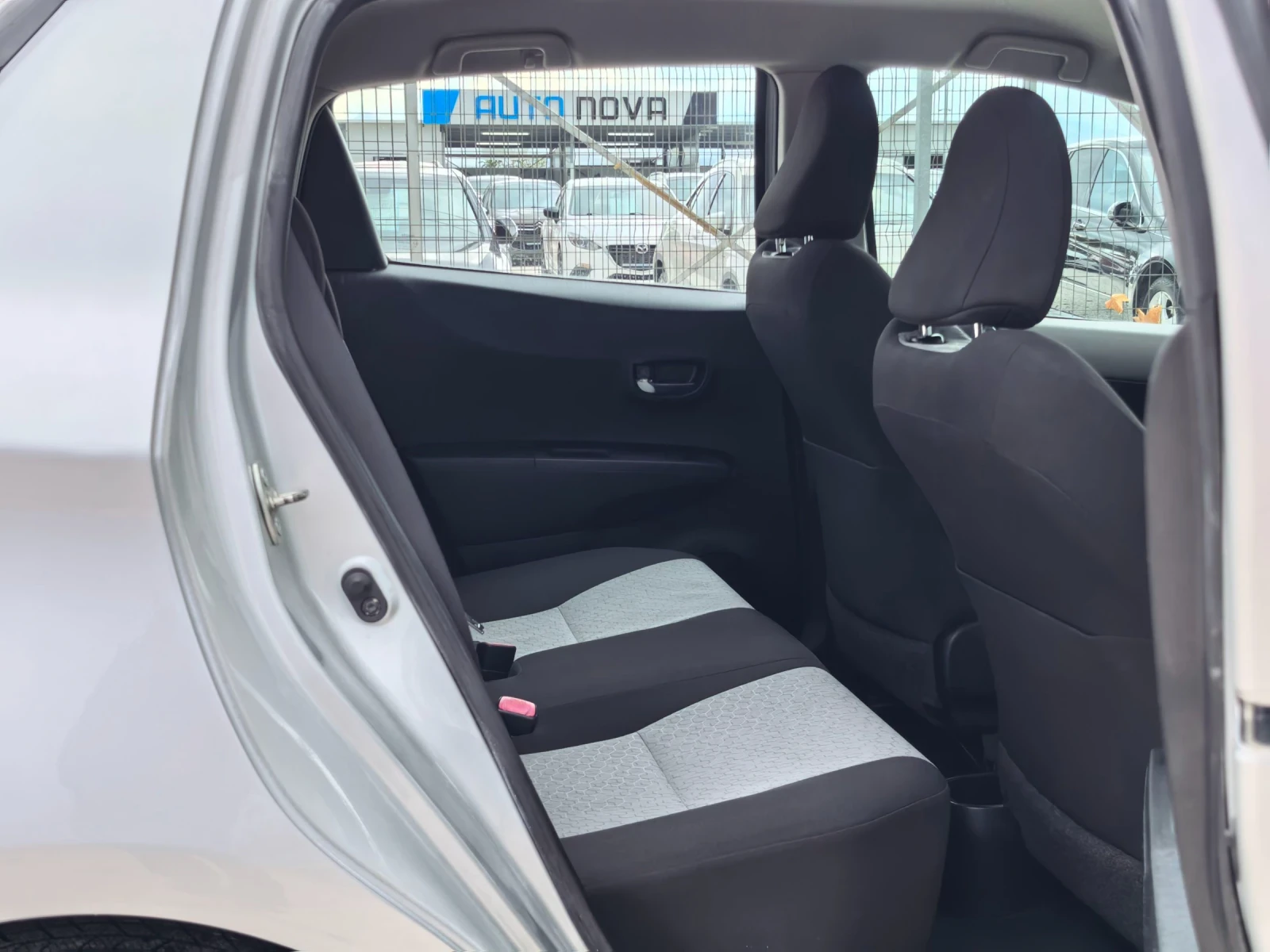 Toyota Yaris 1.3 ������ 99  �.�. 153 000 ��! ���� ����! | Mobile.bg � ����������� 12