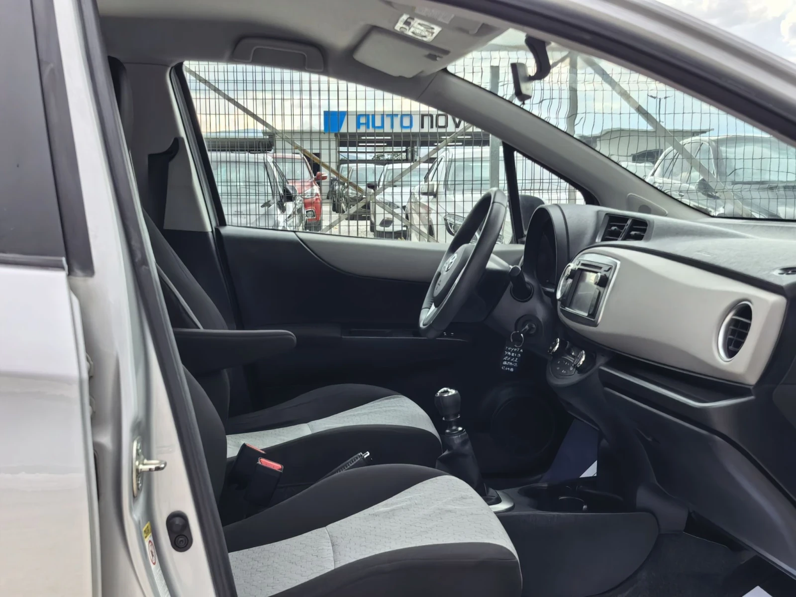 Toyota Yaris 1.3 ������ 99  �.�. 153 000 ��! ���� ����! | Mobile.bg � ����������� 10