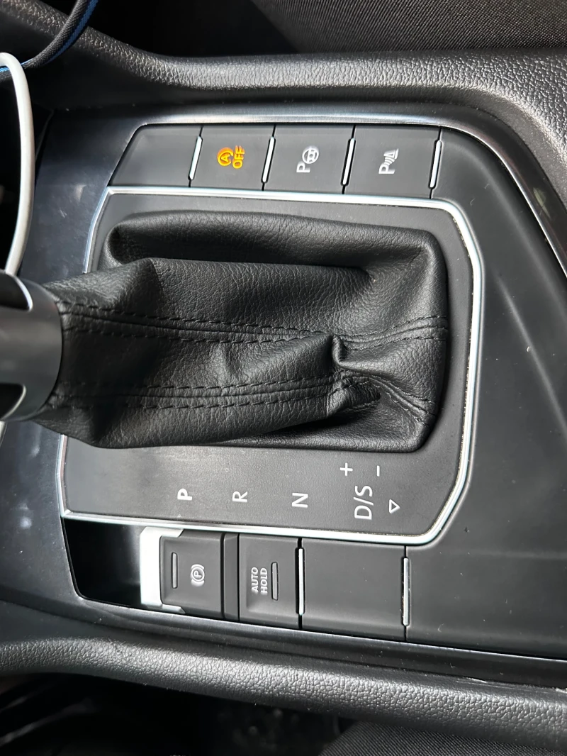 VW Tiguan 2.0, снимка 9 - Автомобили и джипове - 51278513