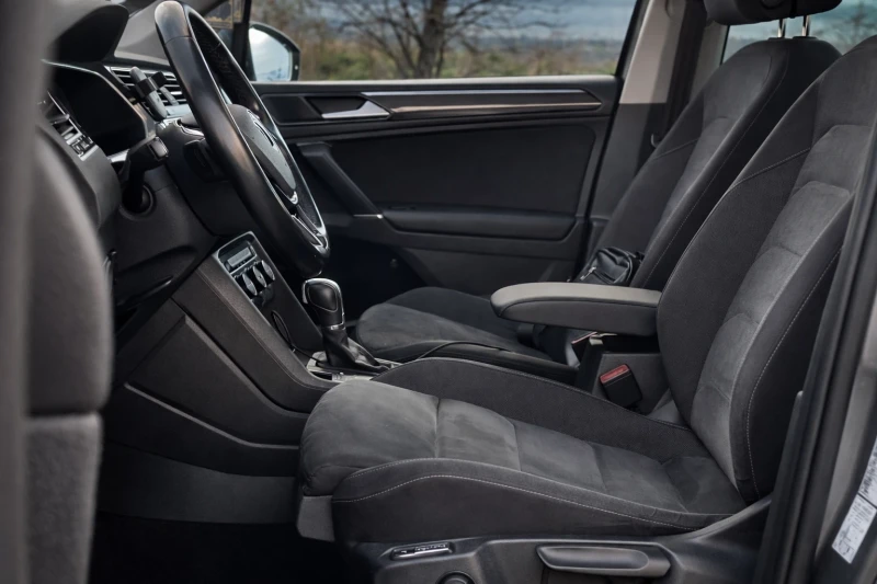 VW Tiguan BiTDI/4X4/DIGITAL/PANO/DISTRONIC, снимка 9 - Автомобили и джипове - 53049019