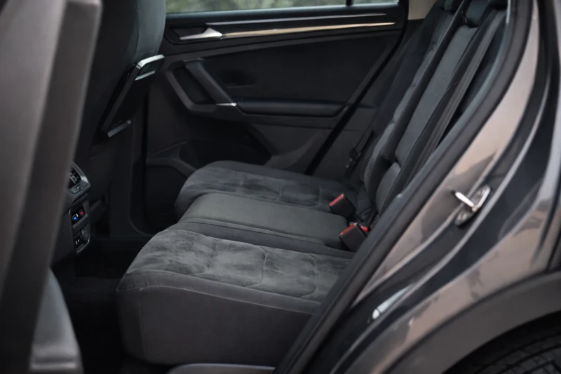 VW Tiguan BiTDI/4X4/DIGITAL/PANO/DISTRONIC, снимка 17 - Автомобили и джипове - 53049019