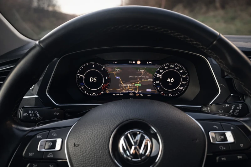 VW Tiguan BiTDI/4X4/DIGITAL/PANO/DISTRONIC, снимка 12 - Автомобили и джипове - 53049019