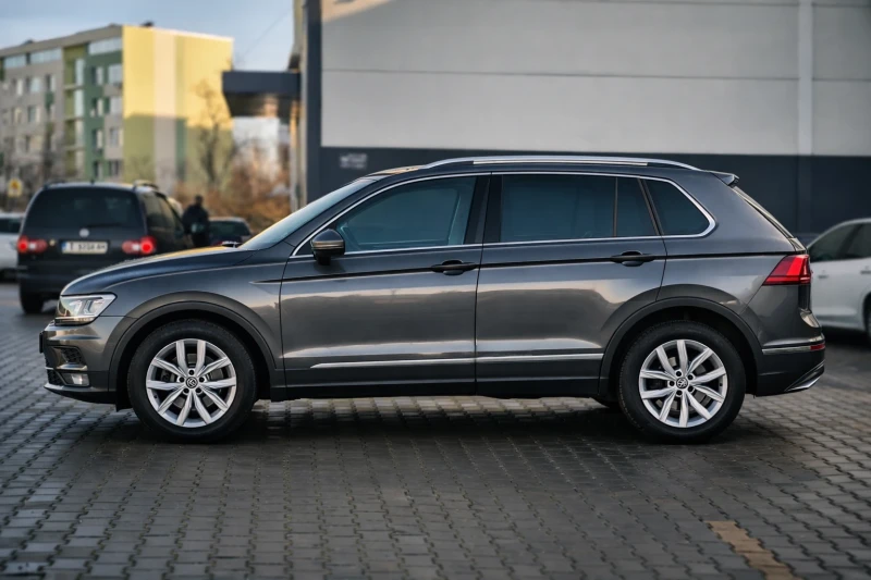 VW Tiguan BiTDI/4X4/DIGITAL/PANO/DISTRONIC, снимка 2 - Автомобили и джипове - 53049019
