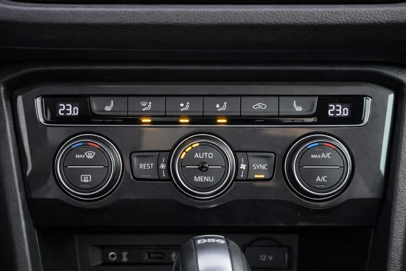 VW Tiguan BiTDI/4X4/DIGITAL/PANO/DISTRONIC, снимка 14 - Автомобили и джипове - 53049019