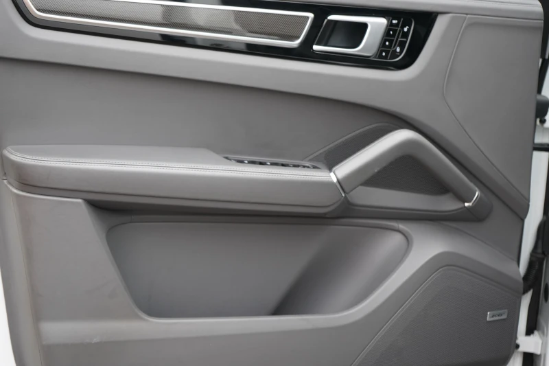 Porsche Cayenne S* PDCC* PSCB* BOSE* 360* KEYLESS* DISTRONIC, снимка 6 - Автомобили и джипове - 53123272