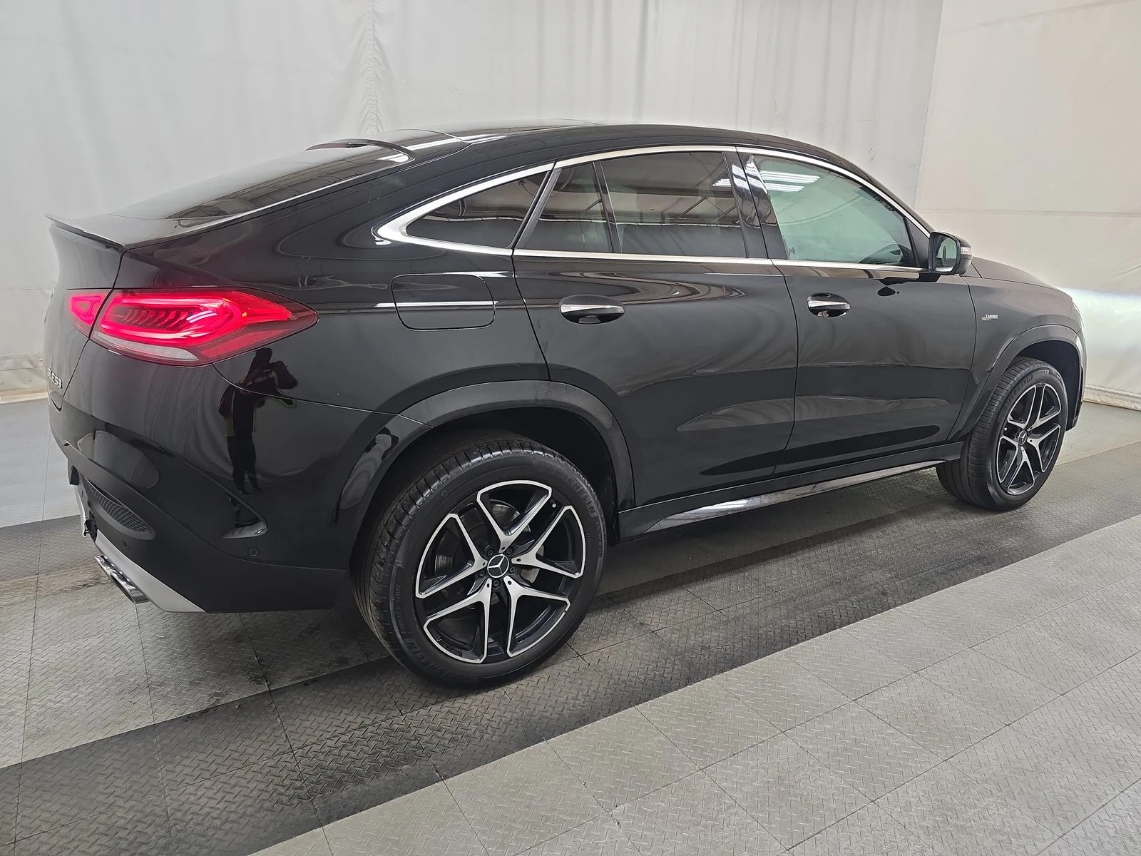 Mercedes-Benz GLE 53 4MATIC  М. ТОЧКА * BURMESTER * ПОДГРЕВ * KEYLESS * LED  - изображение 4