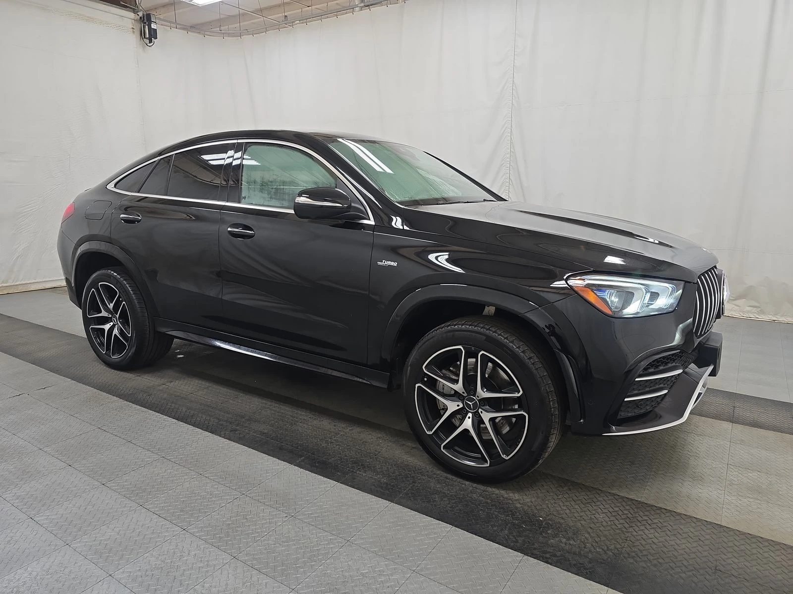 Mercedes-Benz GLE 53 4MATIC  М. ТОЧКА * BURMESTER * ПОДГРЕВ * KEYLESS * LED  - изображение 2