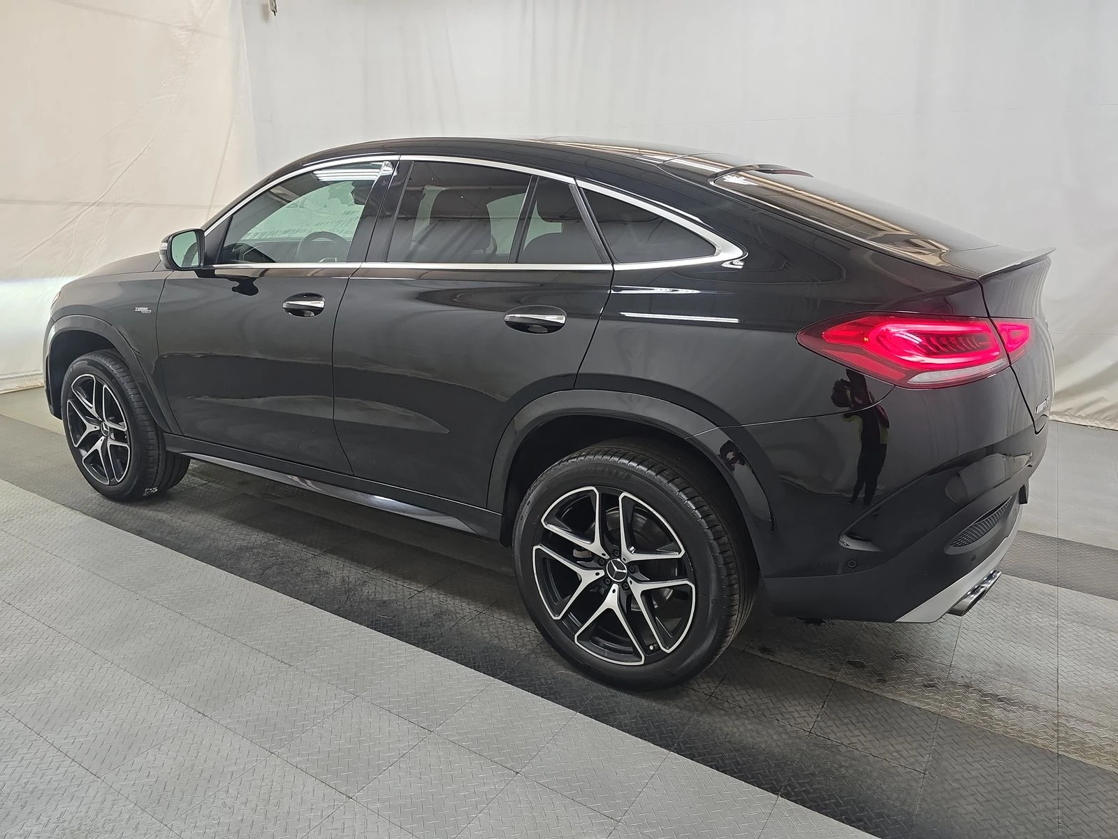 Mercedes-Benz GLE 53 4MATIC  М. ТОЧКА * BURMESTER * ПОДГРЕВ * KEYLESS * LED  - изображение 6
