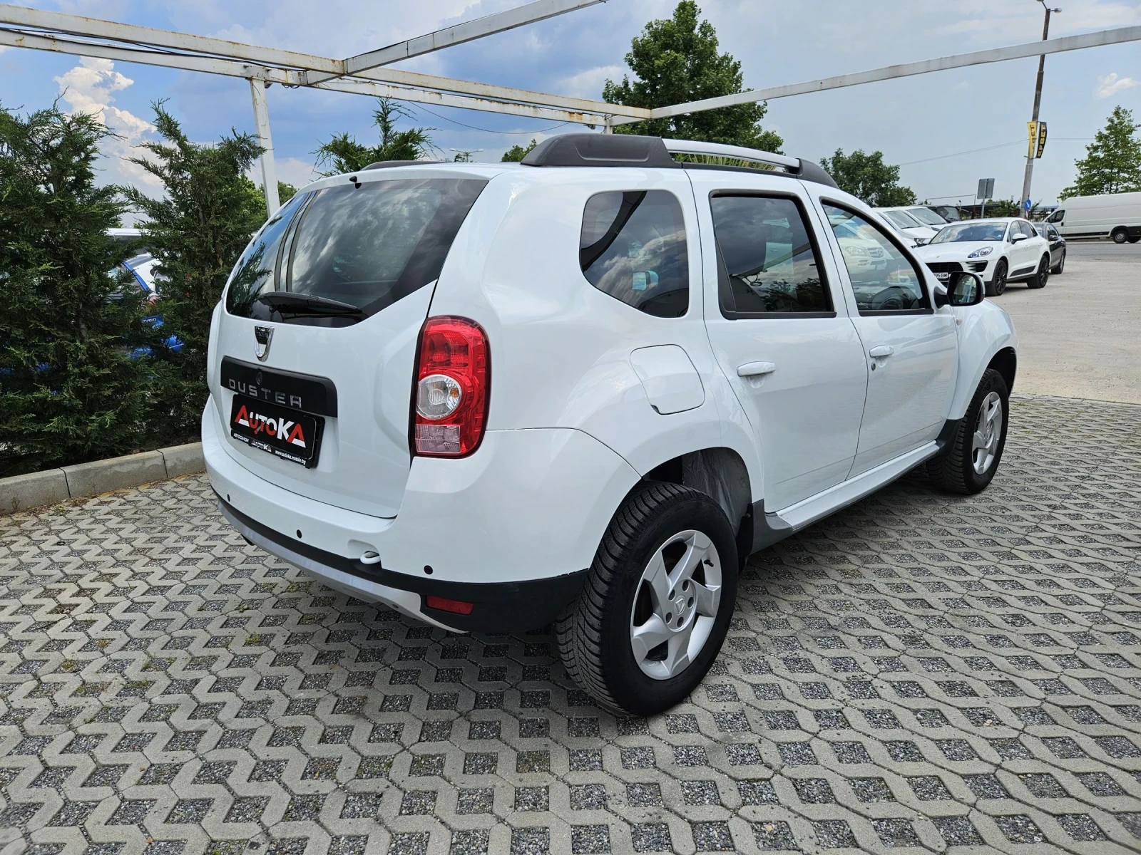 Dacia Duster 1.6I-105кс= ФАБРИЧНА ГАЗ= ПАРКТРОНИК= КЛИМАТИК - изображение 3