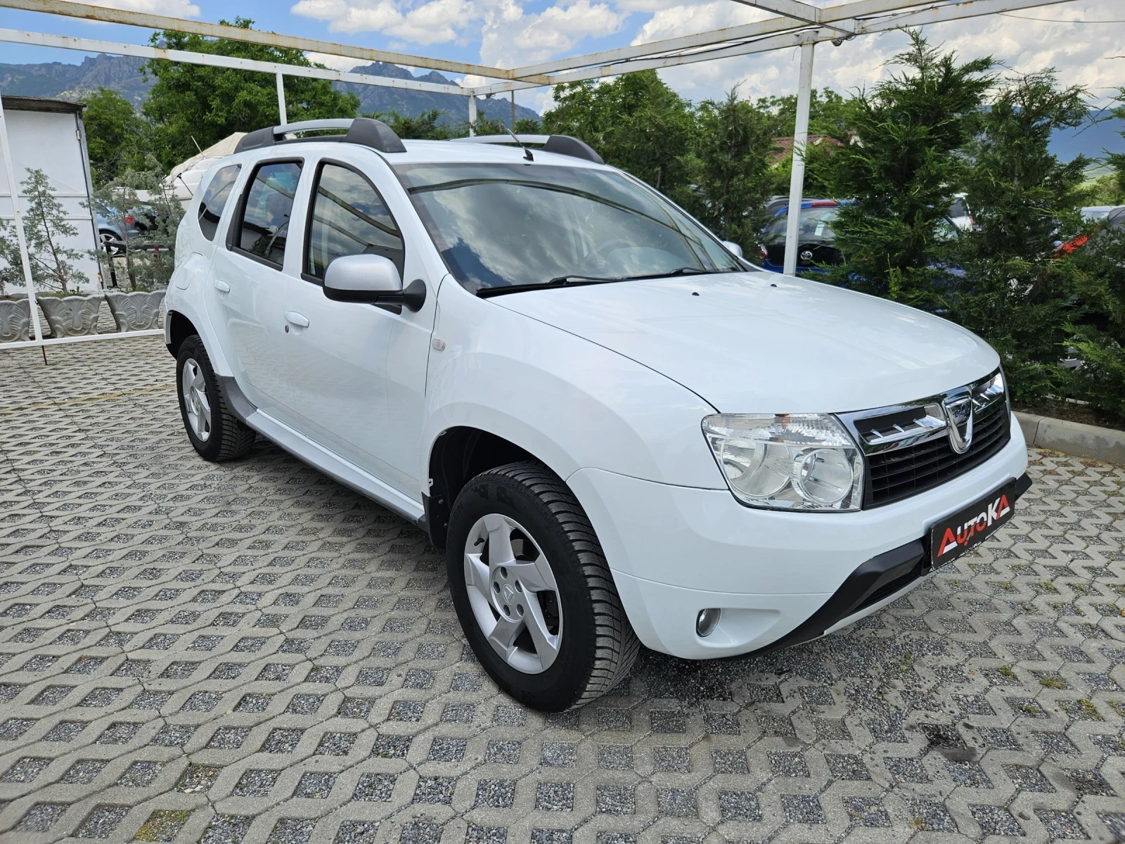Dacia Duster 1.6I-105кс= ФАБРИЧНА ГАЗ= ПАРКТРОНИК= КЛИМАТИК - изображение 2