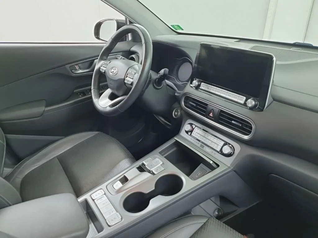 Hyundai Kona  Premium 64 kWh SOH98% - изображение 7