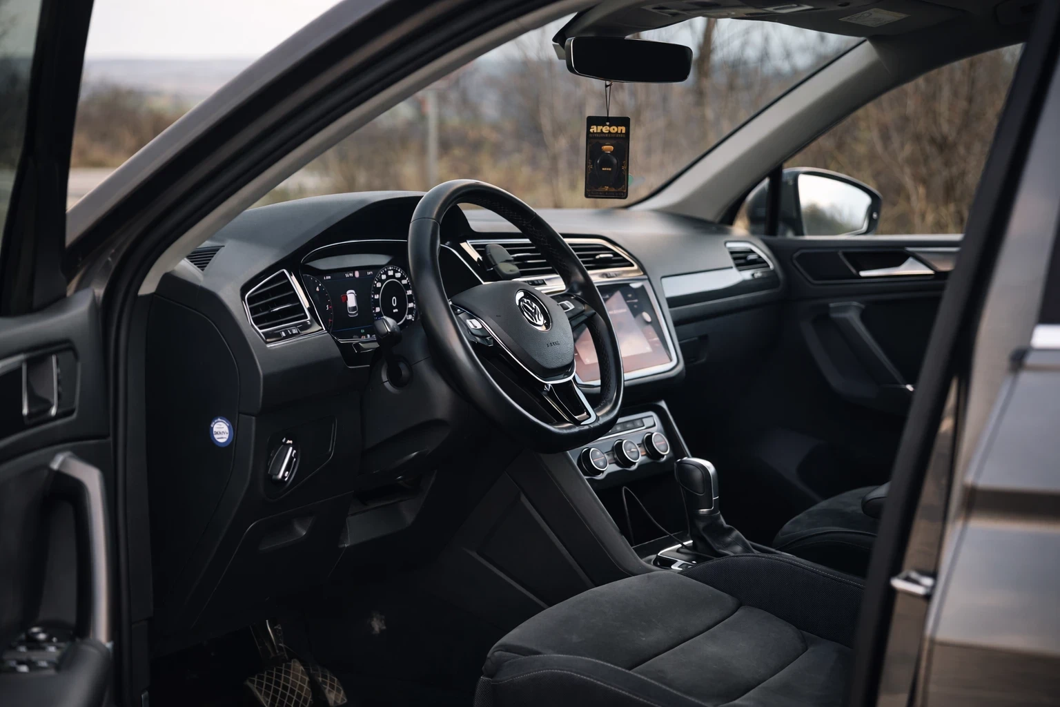 VW Tiguan BiTDI/4X4/DIGITAL/PANO/DISTRONIC - изображение 8