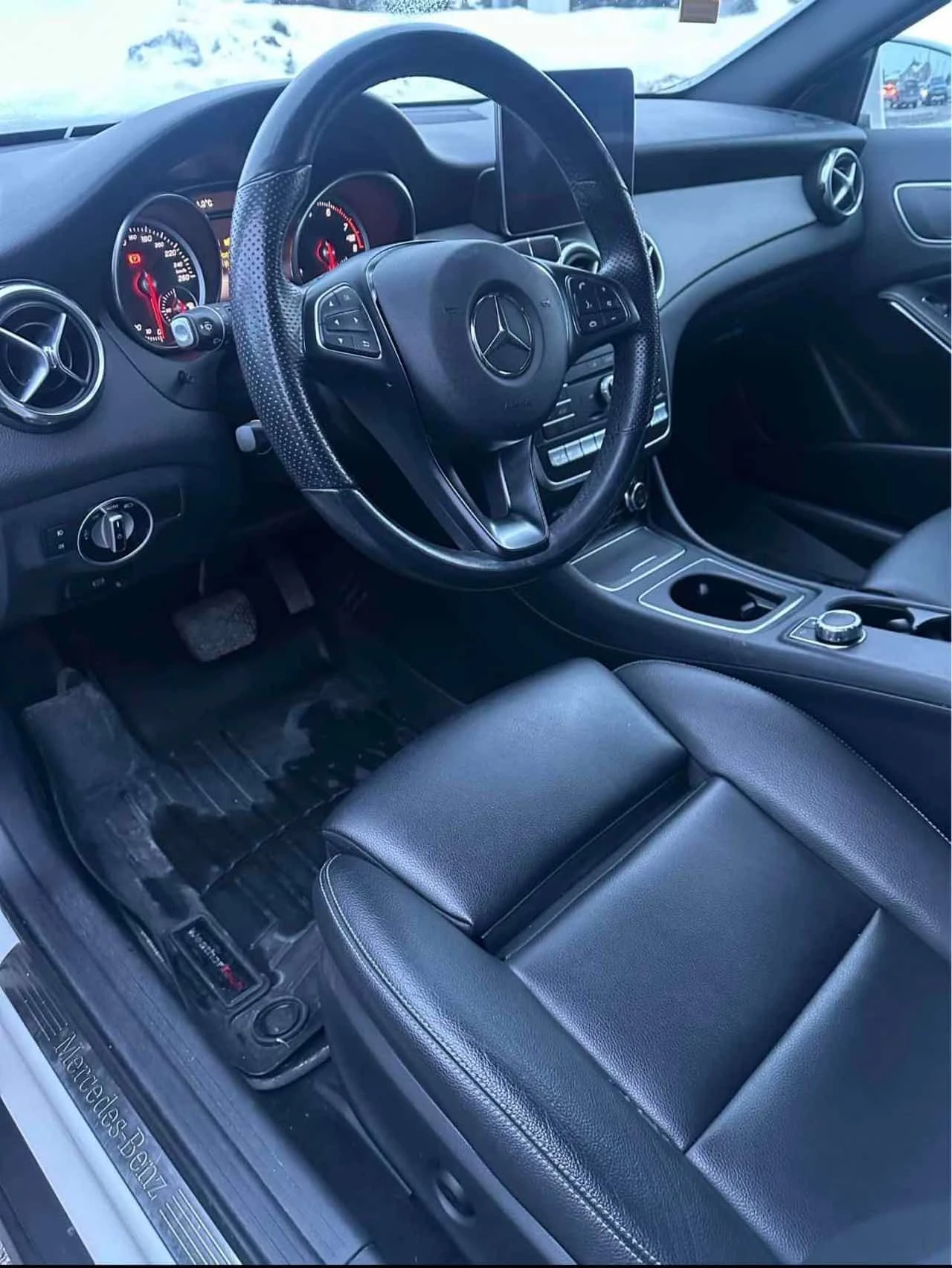 Mercedes-Benz GLA 250 CARFAX/ПАНОРАМА/ПОДГРЕВИ, снимка 7 - Автомобили и джипове - 53934640