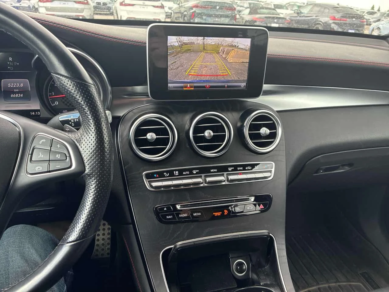 Mercedes-Benz GLC 43 AMG ПОДГРЕВИ * ПАНО * KEYLESS * CARFAX, снимка 9 - Автомобили и джипове - 54480225