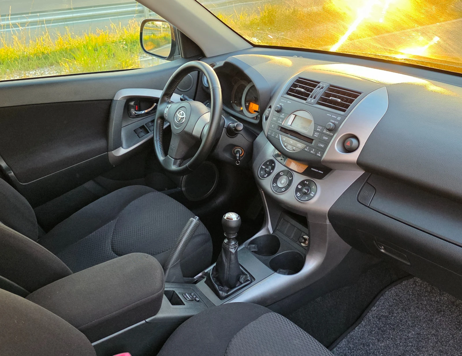 Toyota Rav4 2.2D4D 136ks 4x4, снимка 9 - Автомобили и джипове - 54906108