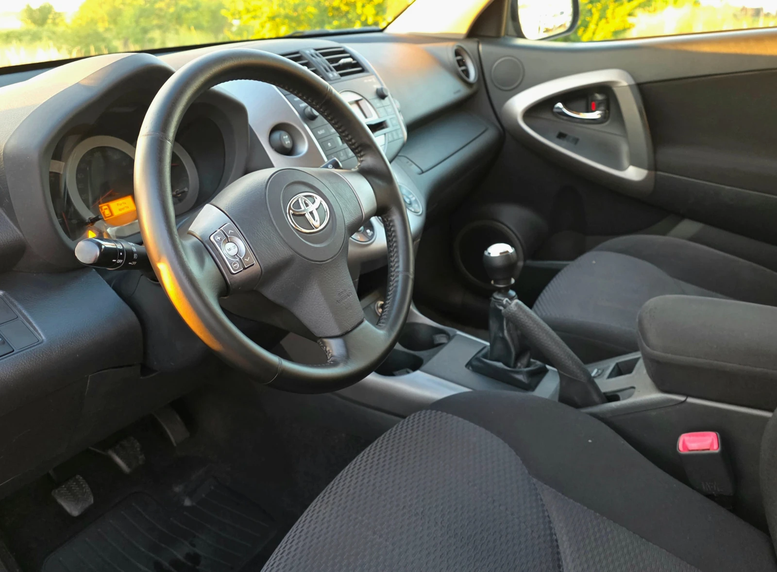 Toyota Rav4 2.2D4D 136ks 4x4, снимка 7 - Автомобили и джипове - 54906108