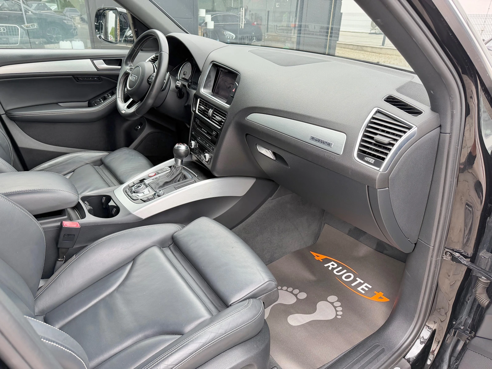 Audi SQ5 BiTDi * Exclusive* Подгрев/Камера/Keyless/Панорама, снимка 10 - Автомобили и джипове - 55034559