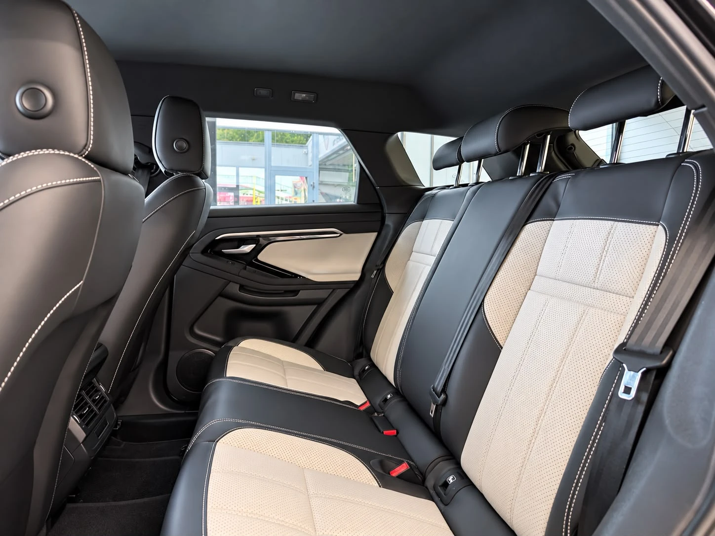 Land Rover Range Rover Evoque R-Dynamic* 4x4* 2.0TD4* ������  | Mobile.bg � ����������� 14