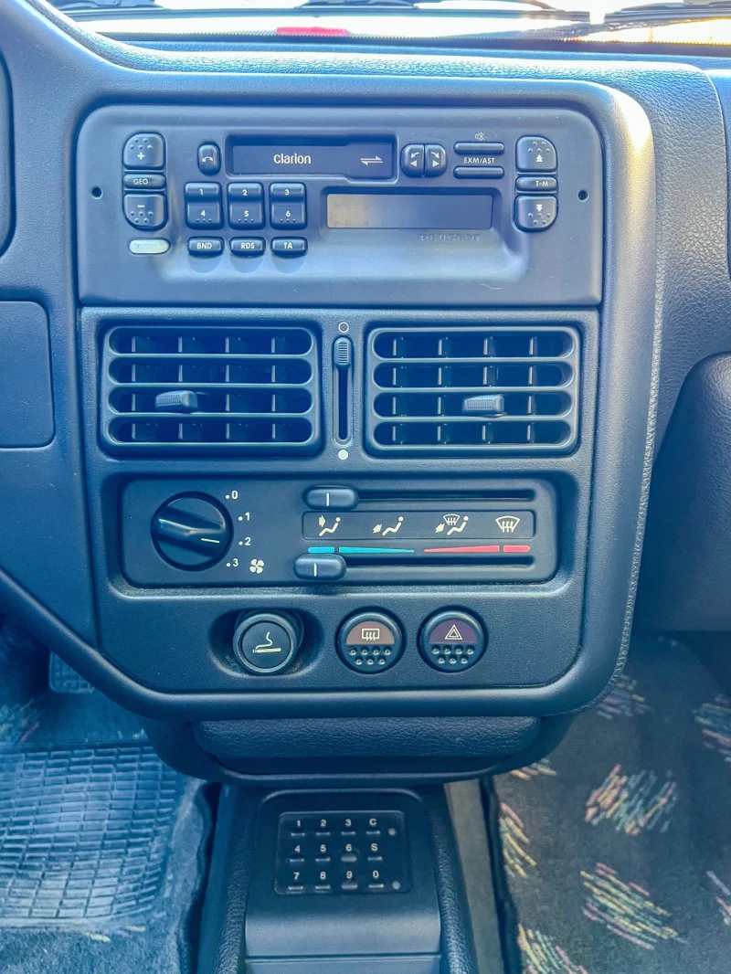 Peugeot 106, снимка 11 - Автомобили и джипове - 51648567