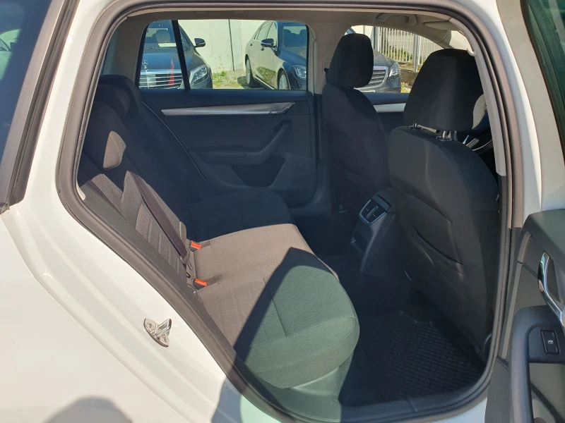 Skoda Octavia 1.6/110KS, снимка 13 - Автомобили и джипове - 49810152