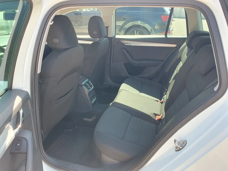 Skoda Octavia 1.6/110KS, снимка 11 - Автомобили и джипове - 49810152