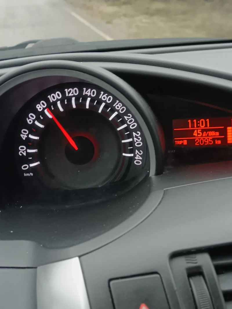 Toyota Verso 2000 D4D 126k.c 6+ 1, снимка 3 - Автомобили и джипове - 50393663