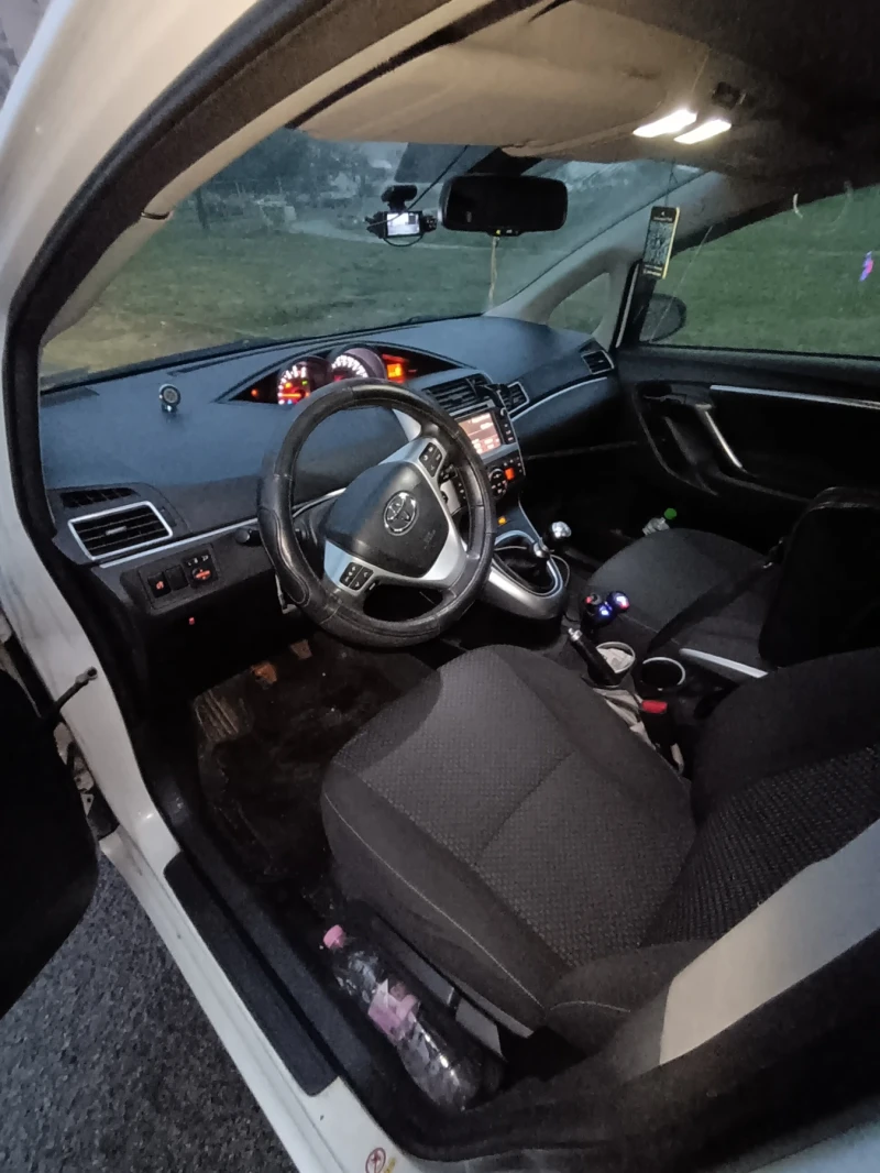 Toyota Verso 2000 D4D 126k.c 6+ 1, снимка 11 - Автомобили и джипове - 50393663