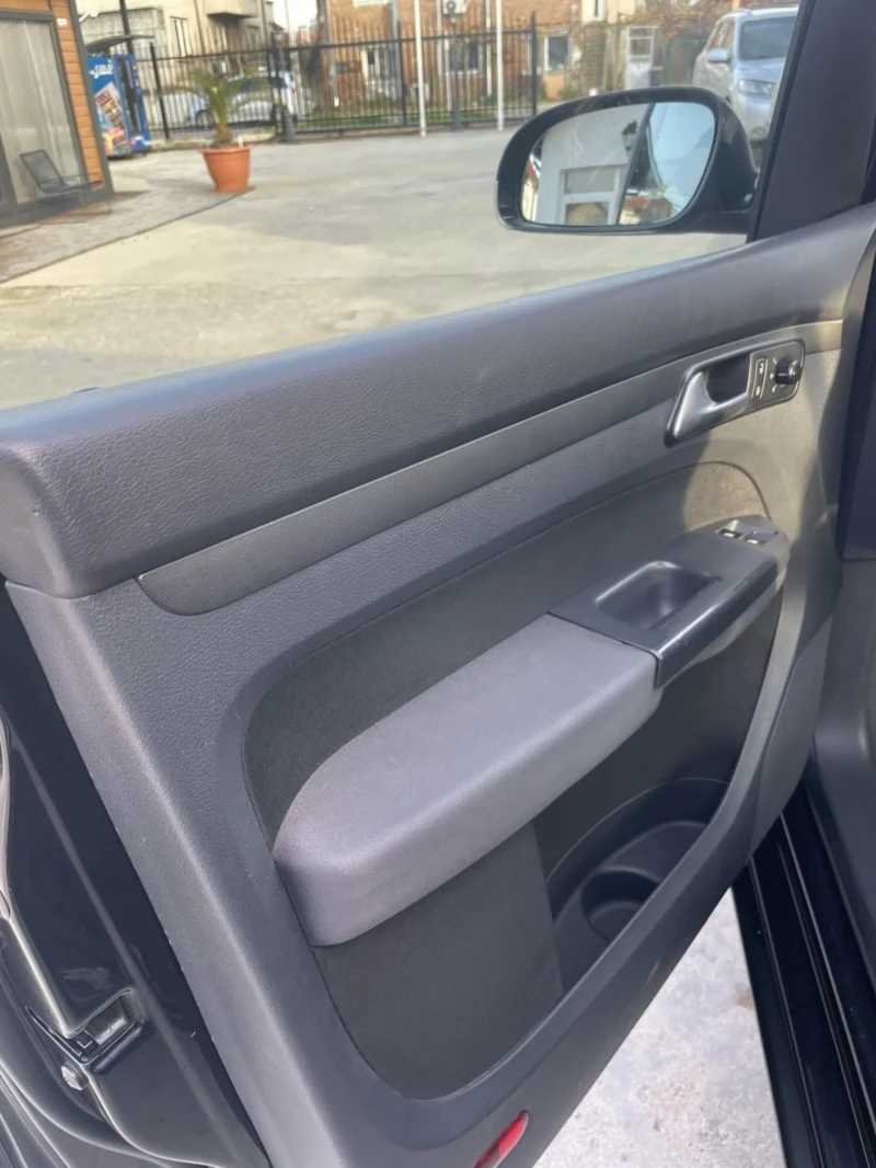 VW Touran Ван, снимка 11 - Автомобили и джипове - 52654491
