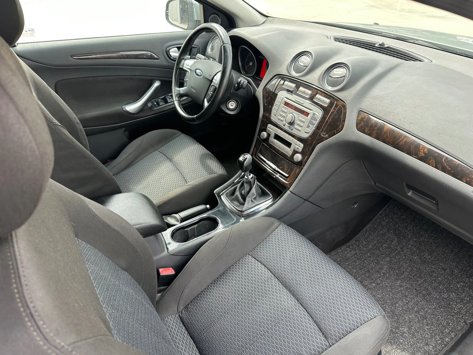 Ford Mondeo 2.0* 140ps* Ghia* 6 скорости - изображение 10