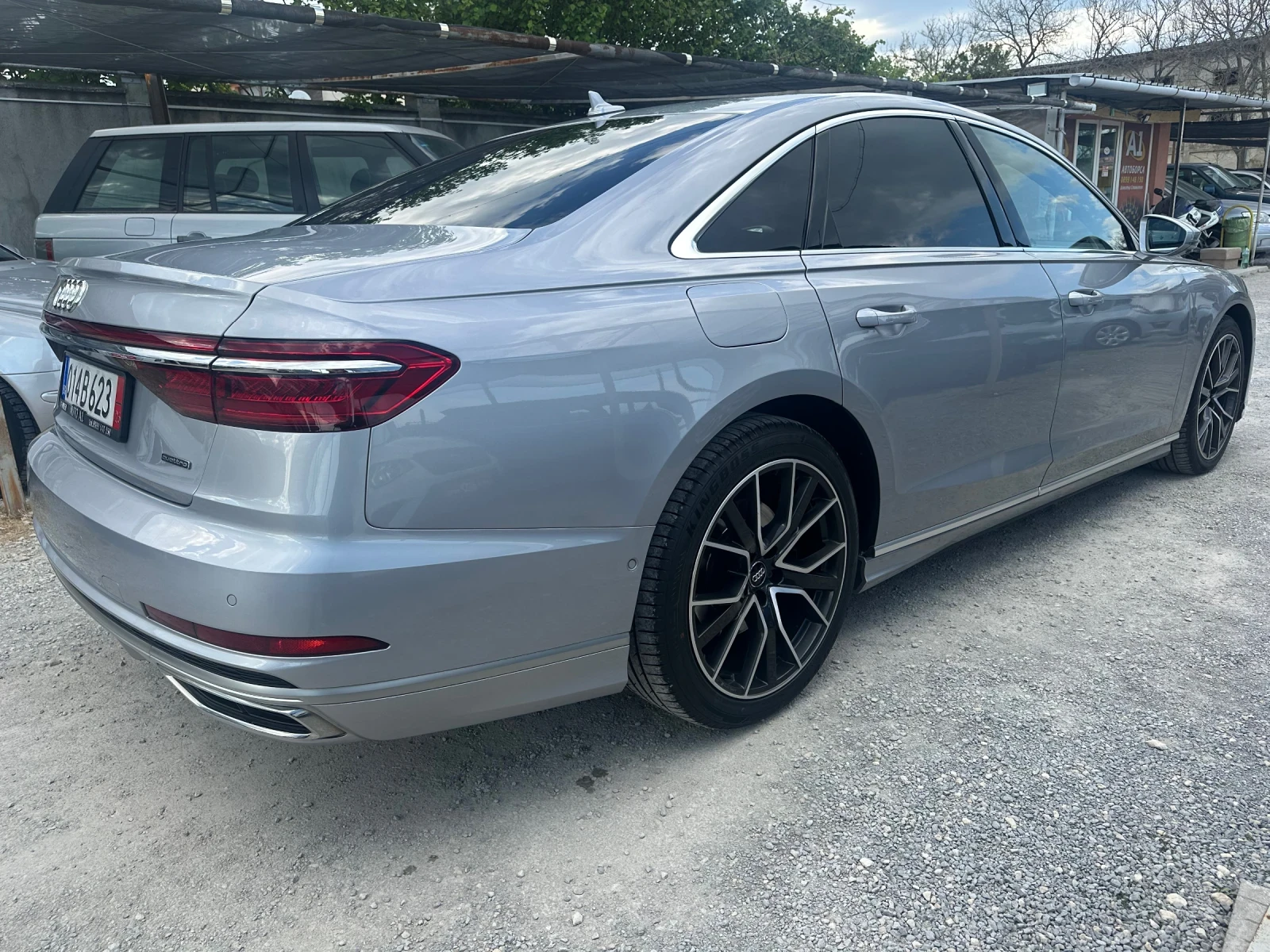 Audi A8 5.0-286 к.с.S-Line MATRIX - изображение 4