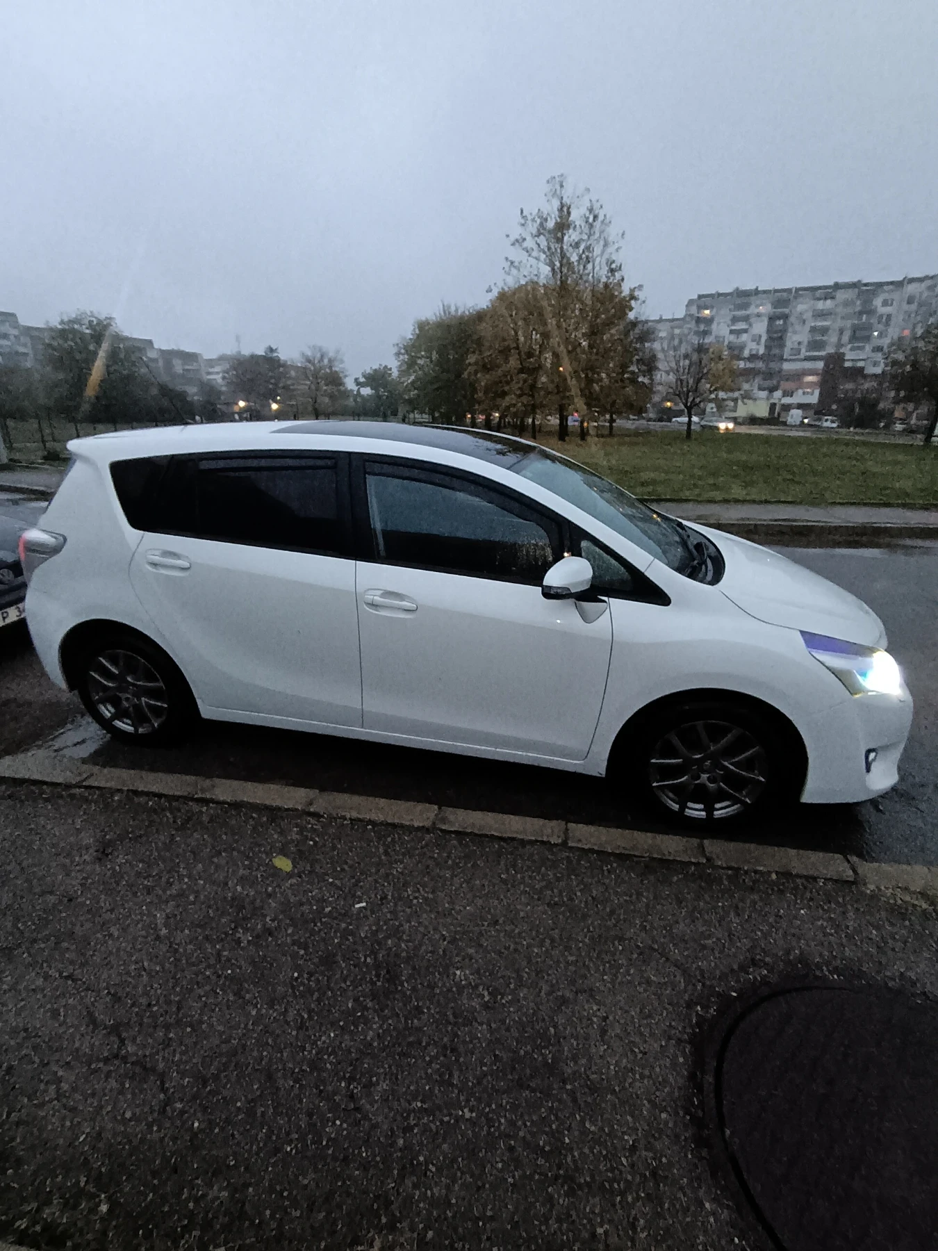 Toyota Verso 2000 D4D 126k.c 6+ 1 - изображение 9