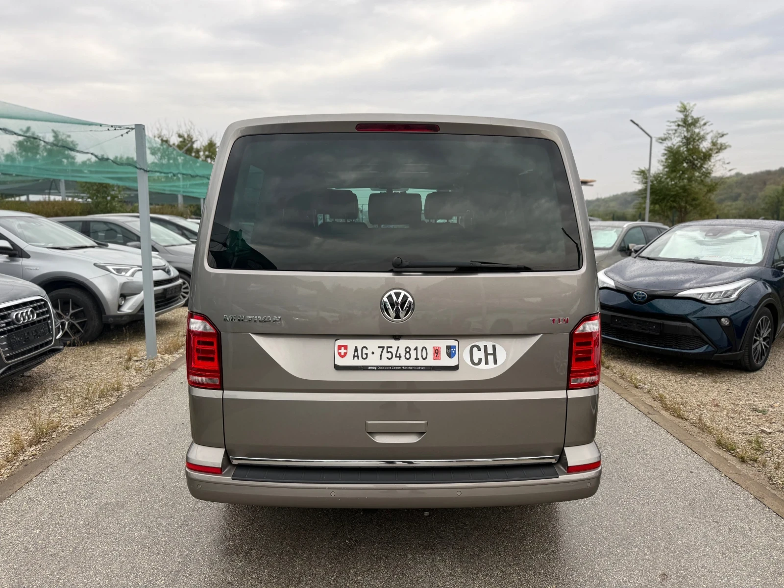 VW Multivan 2.0TDI Highline 6+ 1 Швейцария Автоматик - изображение 6