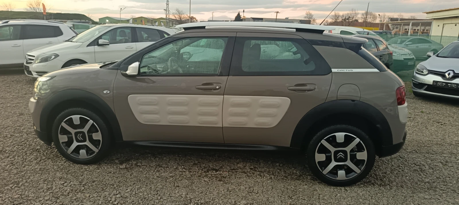 Citroen C4 Cactus 1.6HDI * EURO6 * ОБСЛУЖЕН  - изображение 6