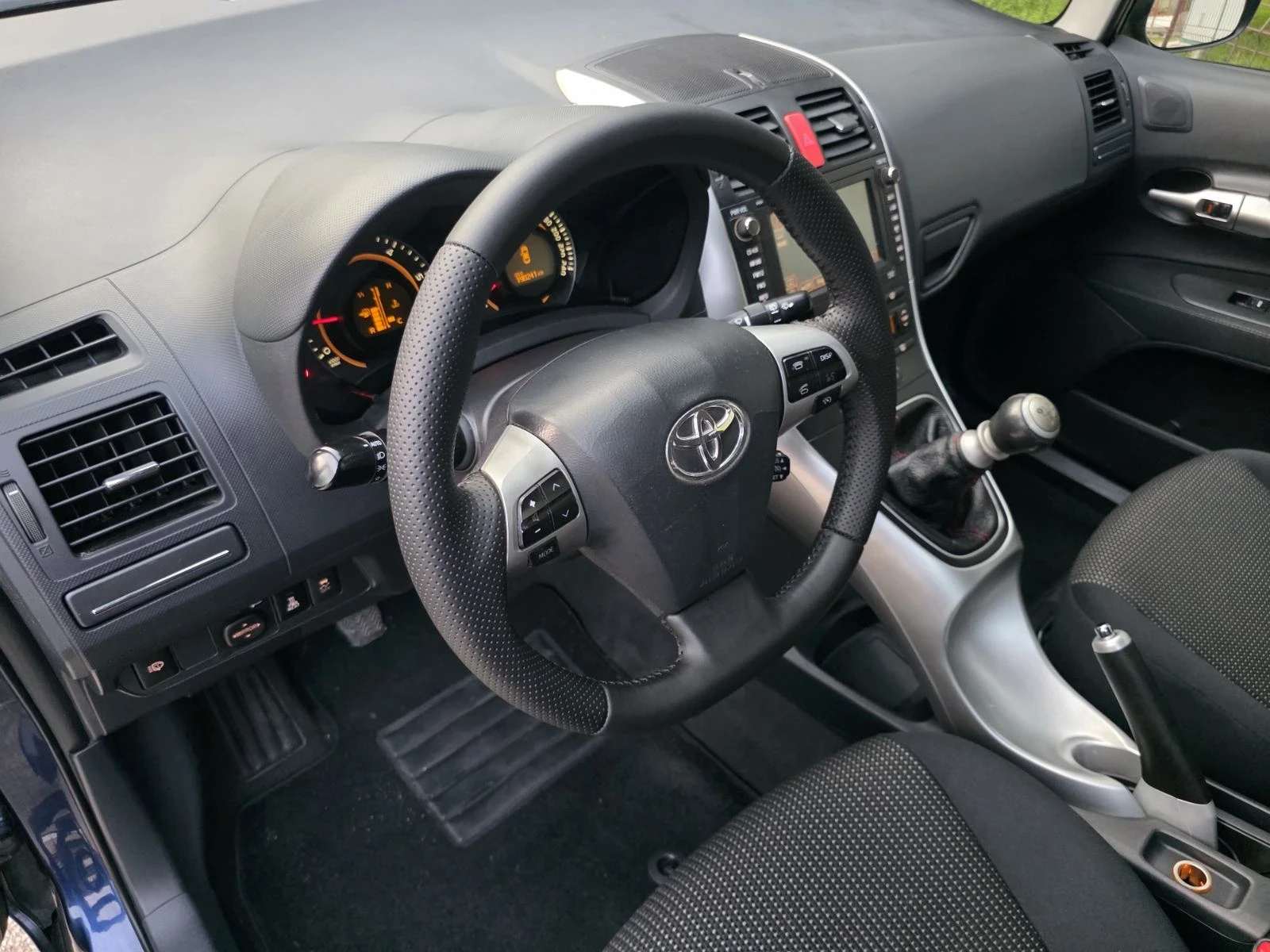 Toyota Auris | Mobile.bg � ����������� 10