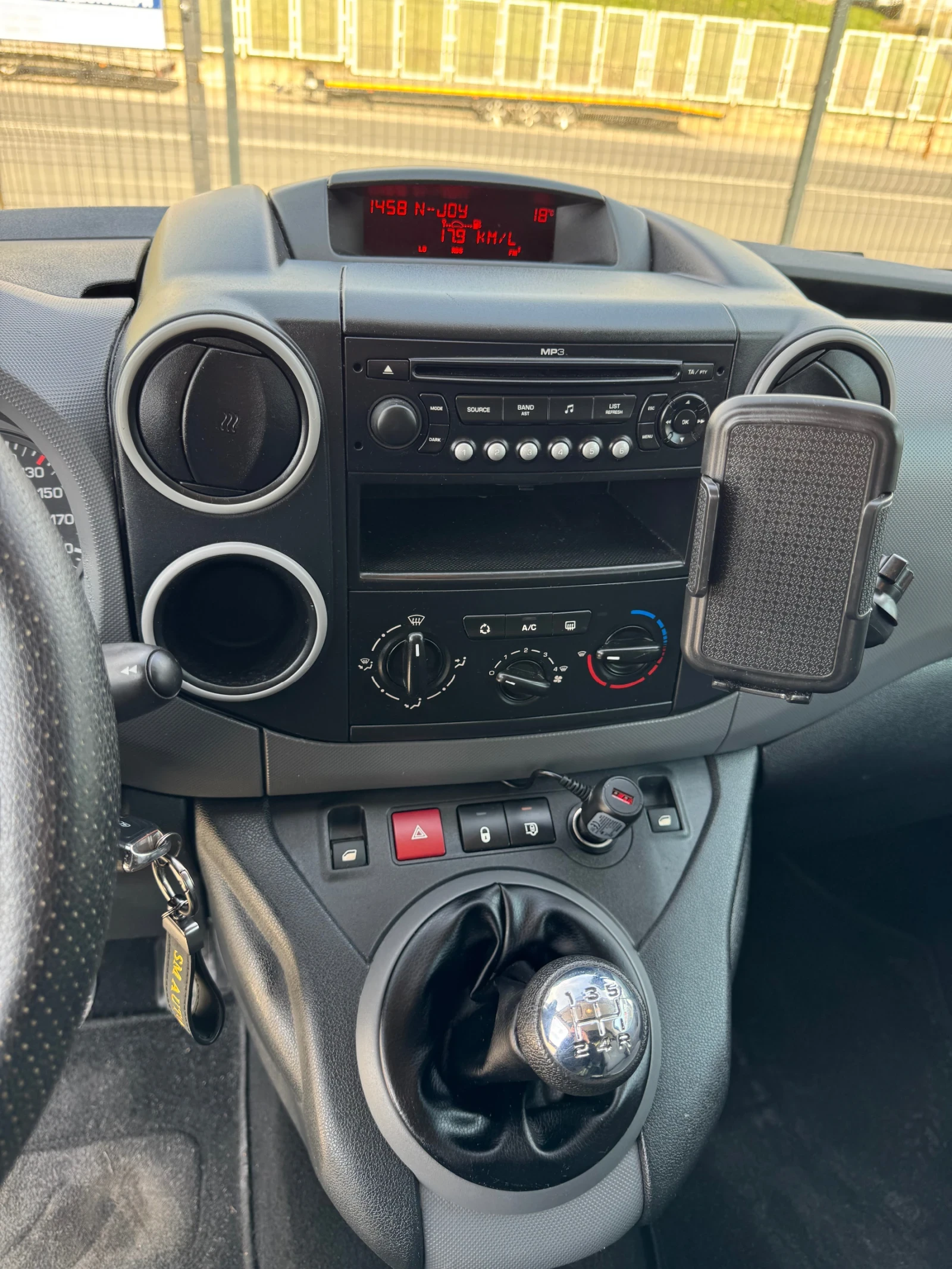 Peugeot Partner 1.6HDI 90hp - изображение 9