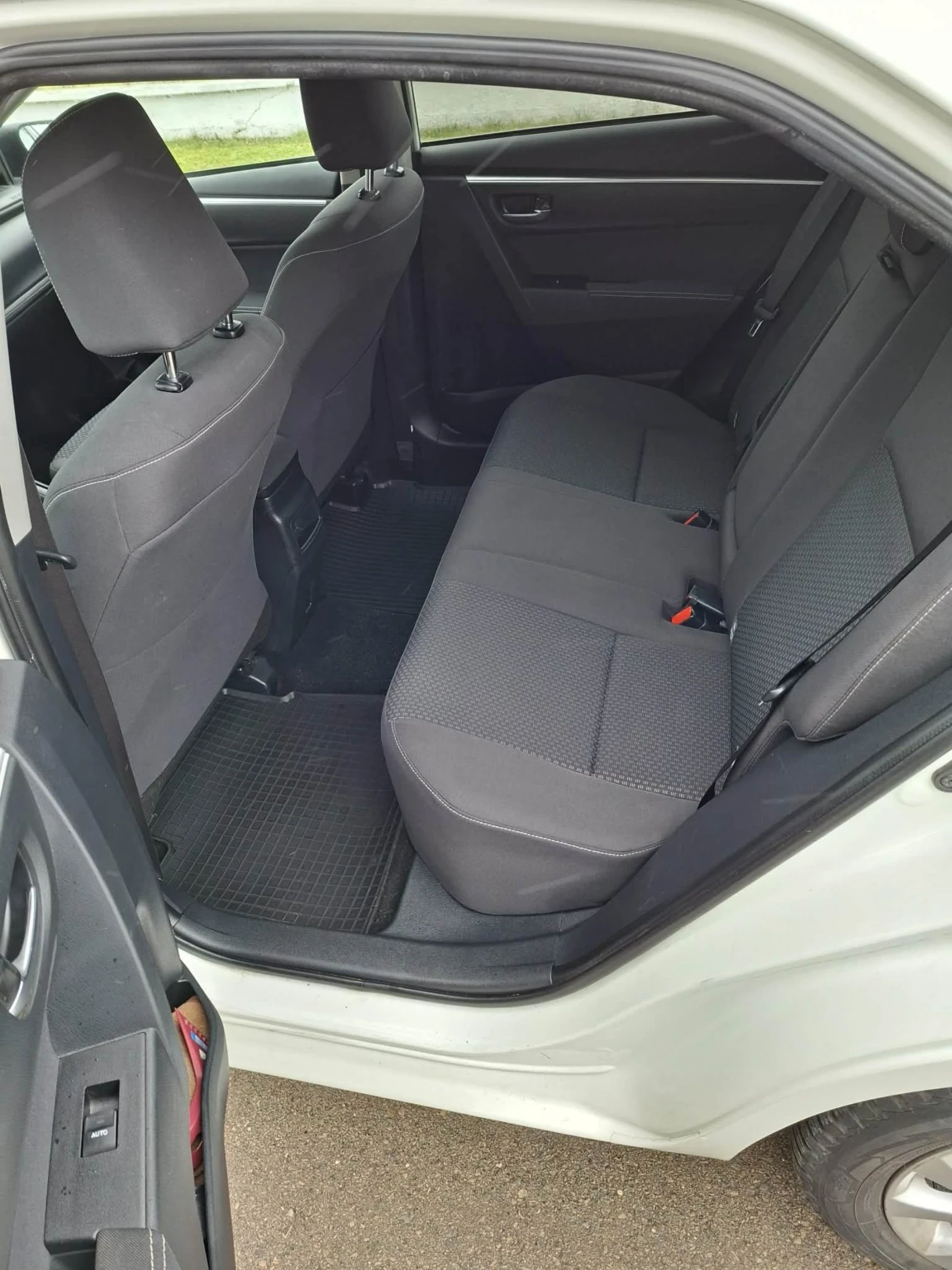 Toyota Corolla 1.4 d4dfacelift, снимка 14 - Автомобили и джипове - 53980452