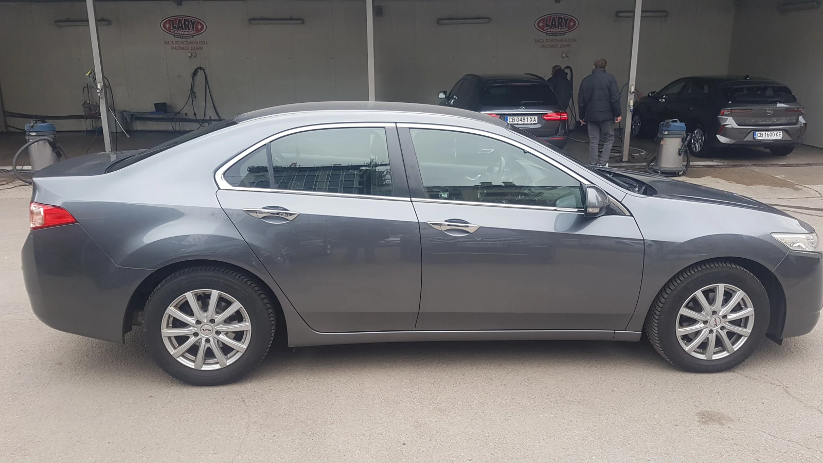 Honda Accord 2.0iAVTOMAT KATO-HOBA, снимка 4 - Автомобили и джипове - 53950725