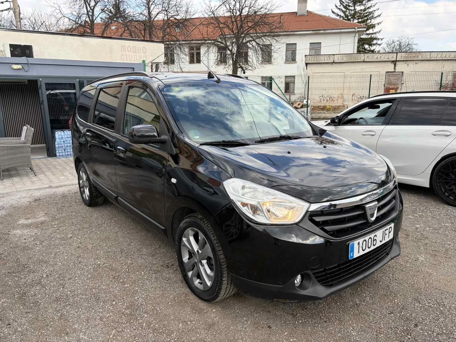 Dacia Lodgy 1.6 газ/бензин, снимка 3 - Автомобили и джипове - 53991543