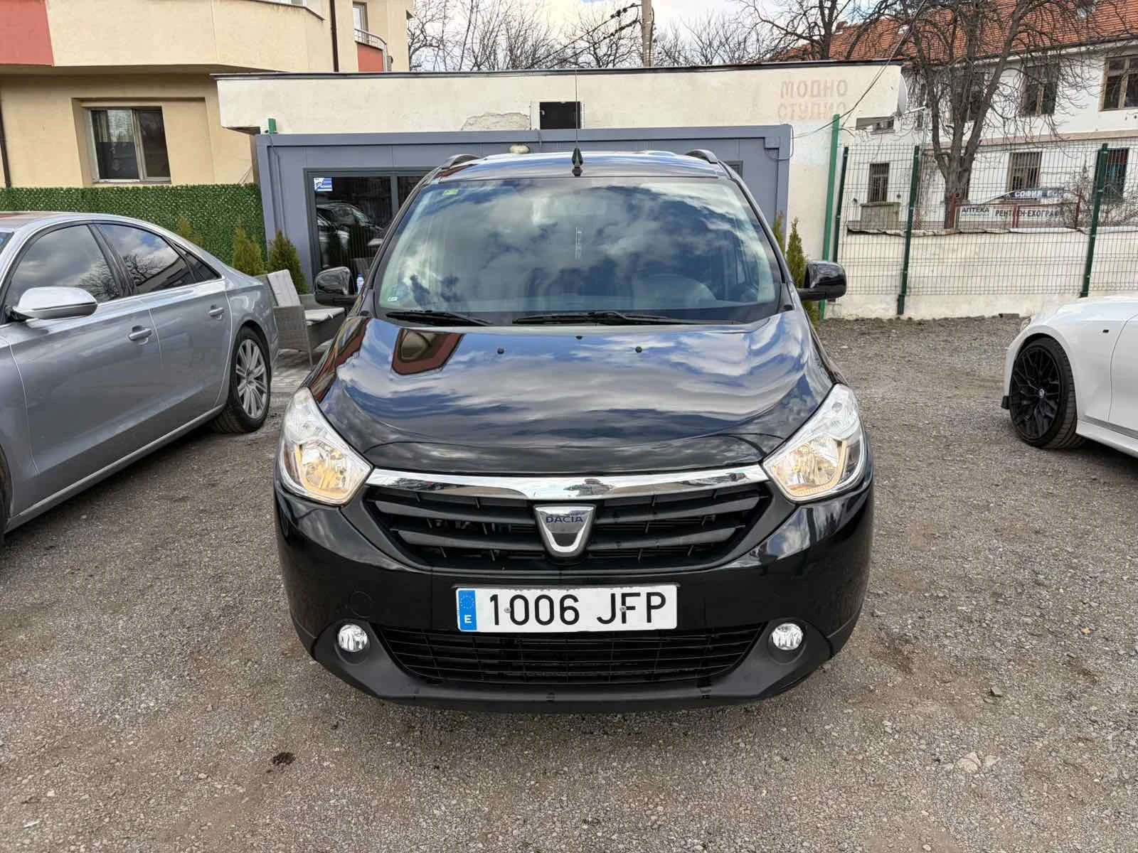 Dacia Lodgy 1.6 газ/бензин, снимка 2 - Автомобили и джипове - 53991543