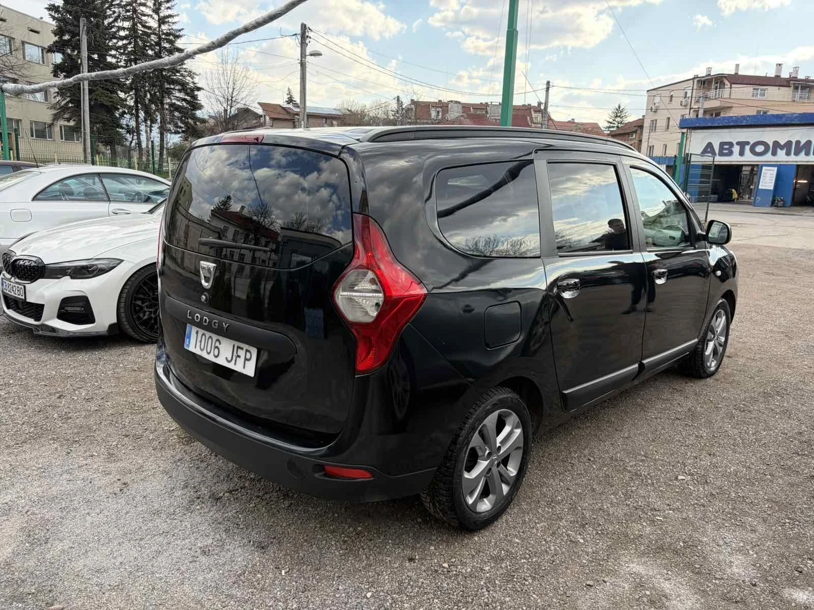 Dacia Lodgy 1.6 газ/бензин, снимка 5 - Автомобили и джипове - 53991543