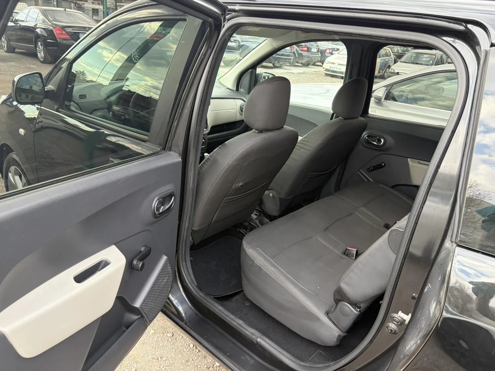 Dacia Lodgy 1.6 газ/бензин, снимка 14 - Автомобили и джипове - 53991543