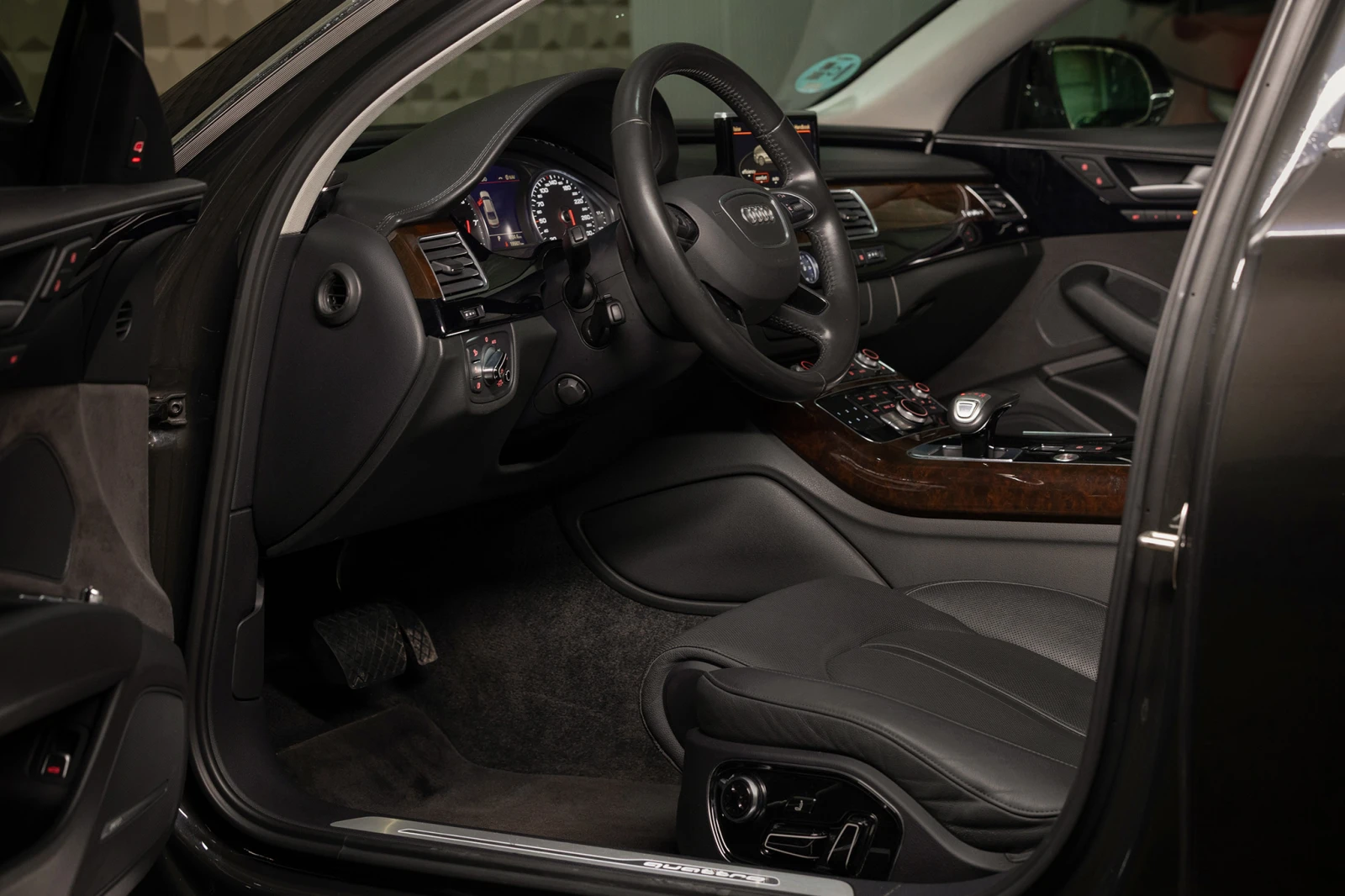 Audi A8 L BOSE* 360 * 4-ЗОНОВ КЛИМАТРОНИК* DISTRONIC, снимка 7 - Автомобили и джипове - 54066971