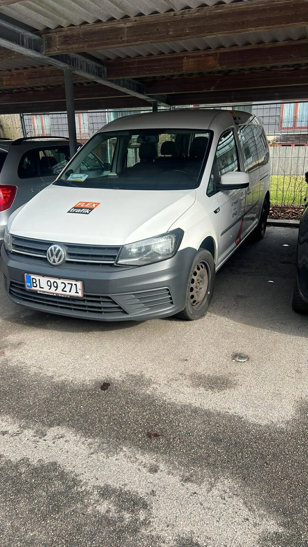 VW Caddy Maxi, снимка 4 - Автомобили и джипове - 54923373