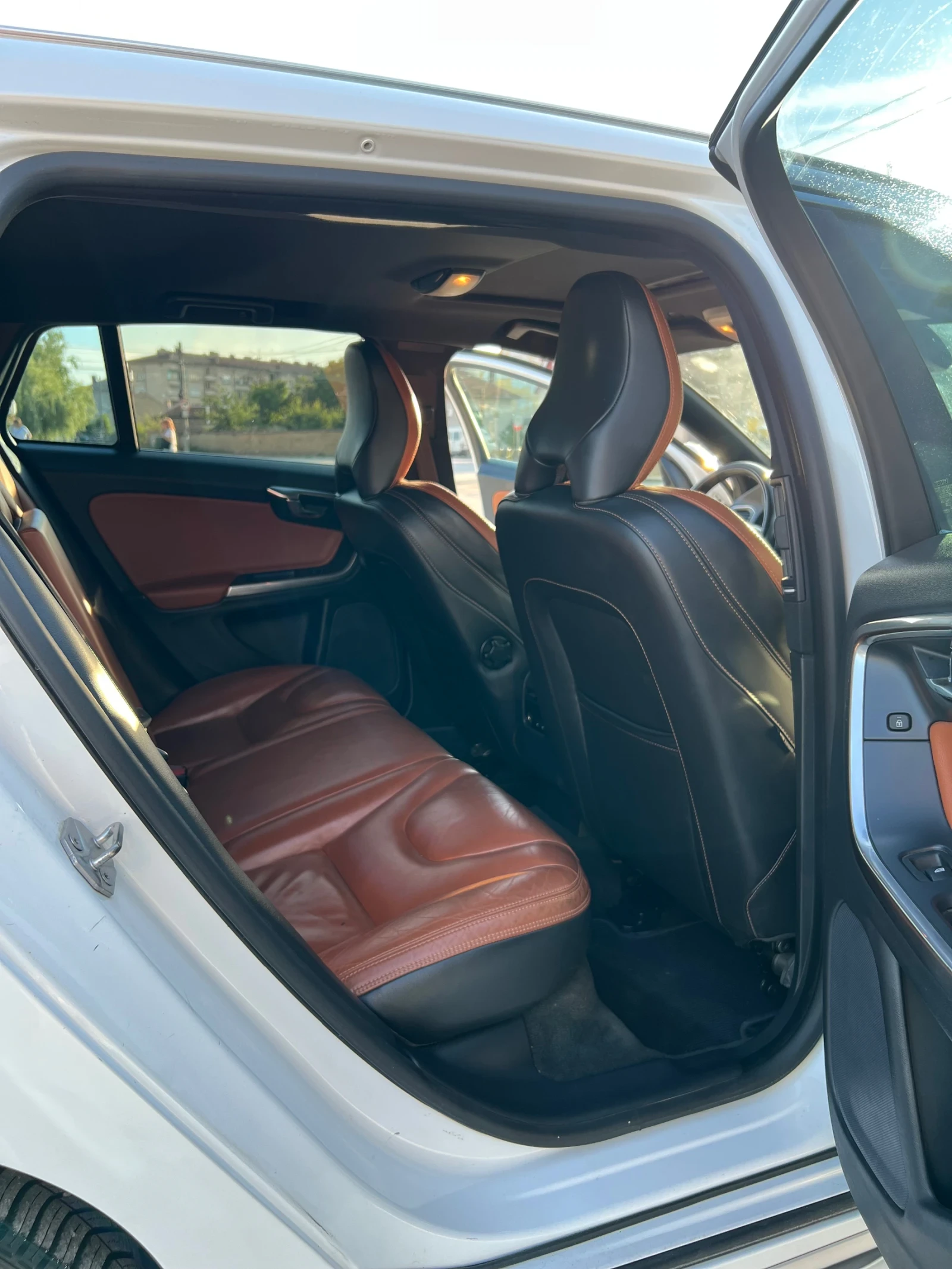 Volvo V60 D6 AWD, снимка 9 - Автомобили и джипове - 54933967
