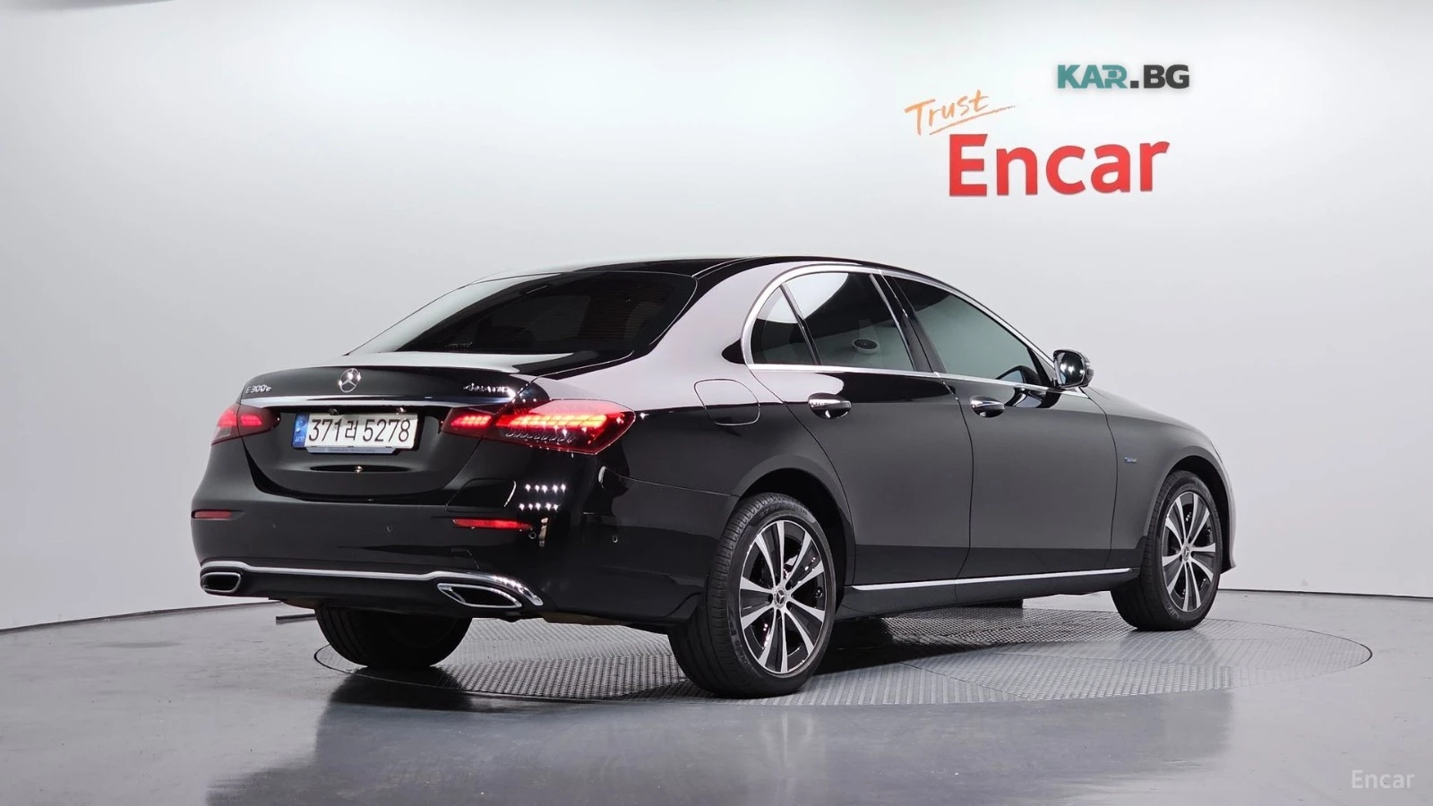 Mercedes-Benz E 300 4MATIC EXCLUSIVE* КОЖА* ПАНО* ОБДУХВ* 360, снимка 2 - Автомобили и джипове - 55119594