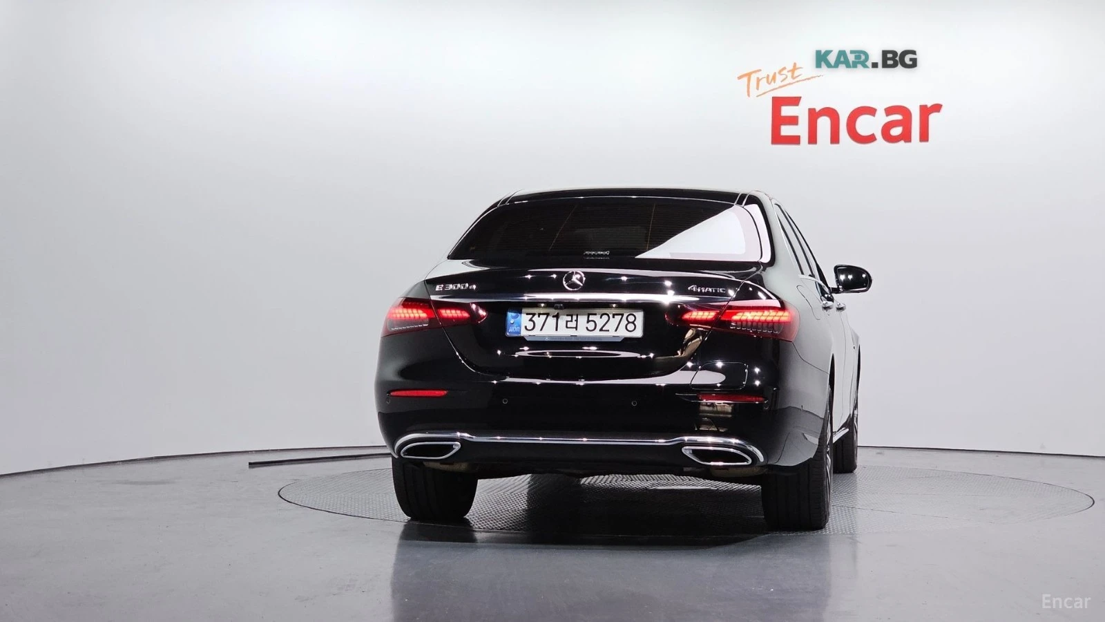 Mercedes-Benz E 300 4MATIC EXCLUSIVE* КОЖА* ПАНО* ОБДУХВ* 360, снимка 4 - Автомобили и джипове - 55119594