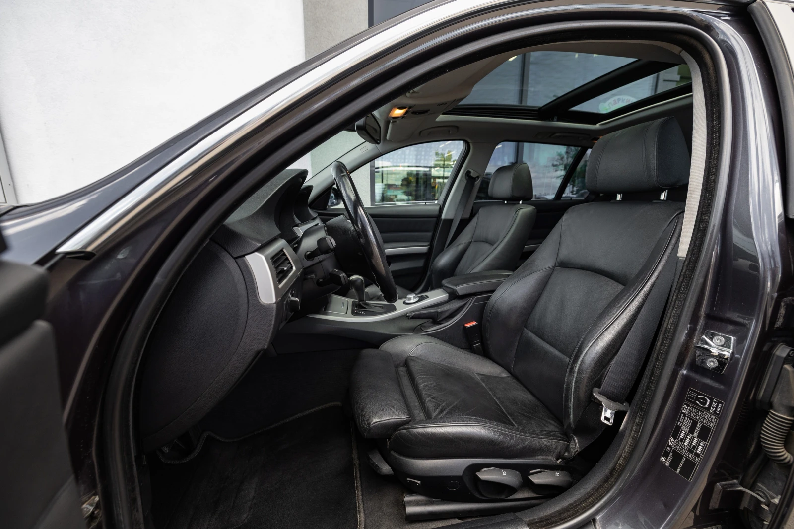 BMW 330 BMW 330XI 258 ГАЗ/ПАНО/DISTRONIC, снимка 8 - Автомобили и джипове - 55261148
