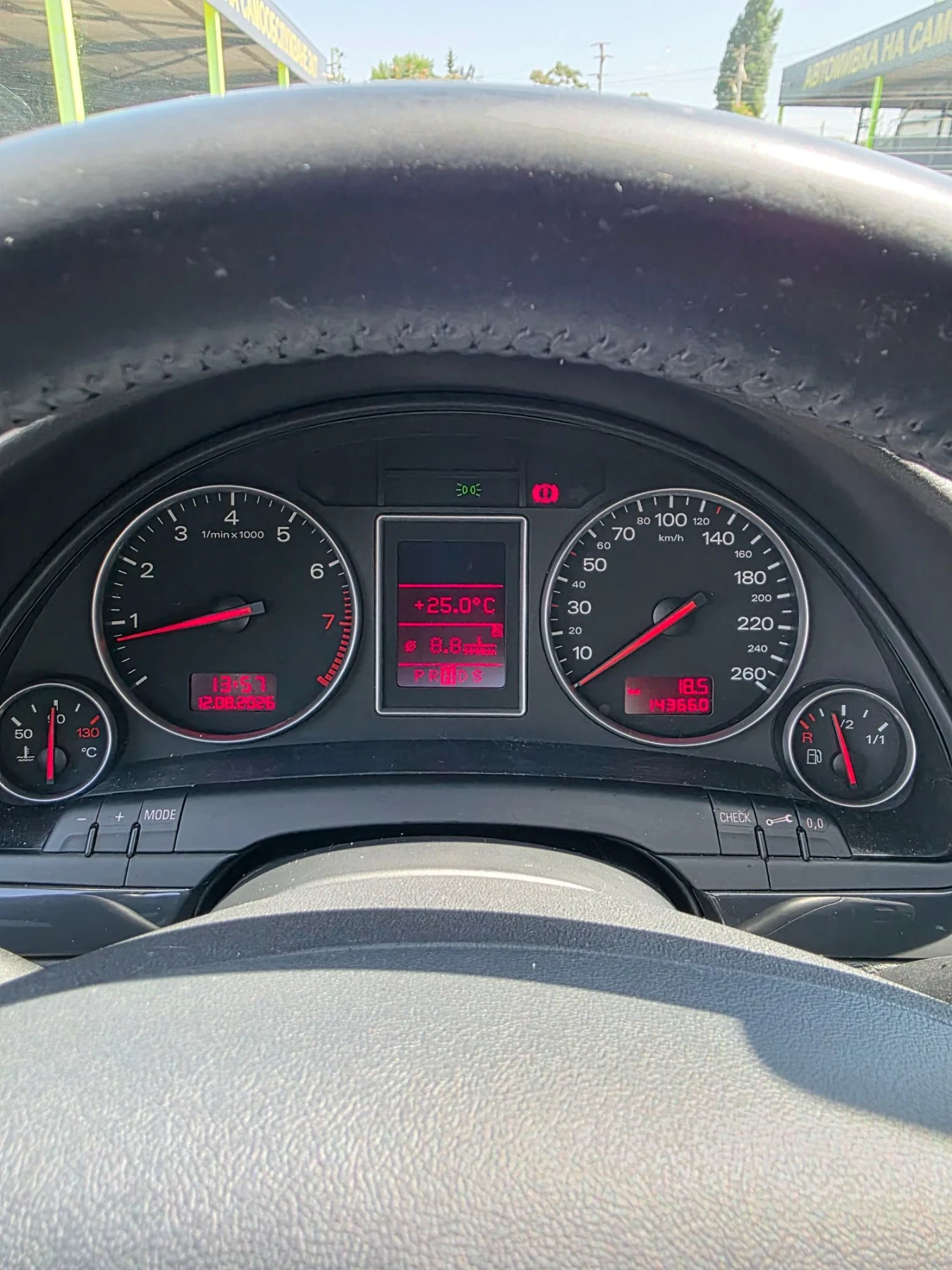 Audi A4 2.0 газ автоматик Реални километри, снимка 11 - Автомобили и джипове - 55642547