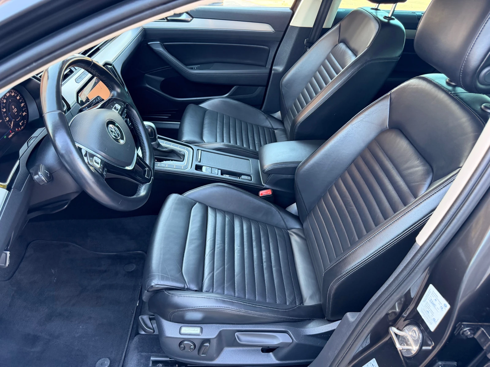 VW Passat 2.0TDI* 100%KM* PANORAMA* NAVI* KAMERA* PARKASISTA, снимка 4 - Автомобили и джипове - 55738282
