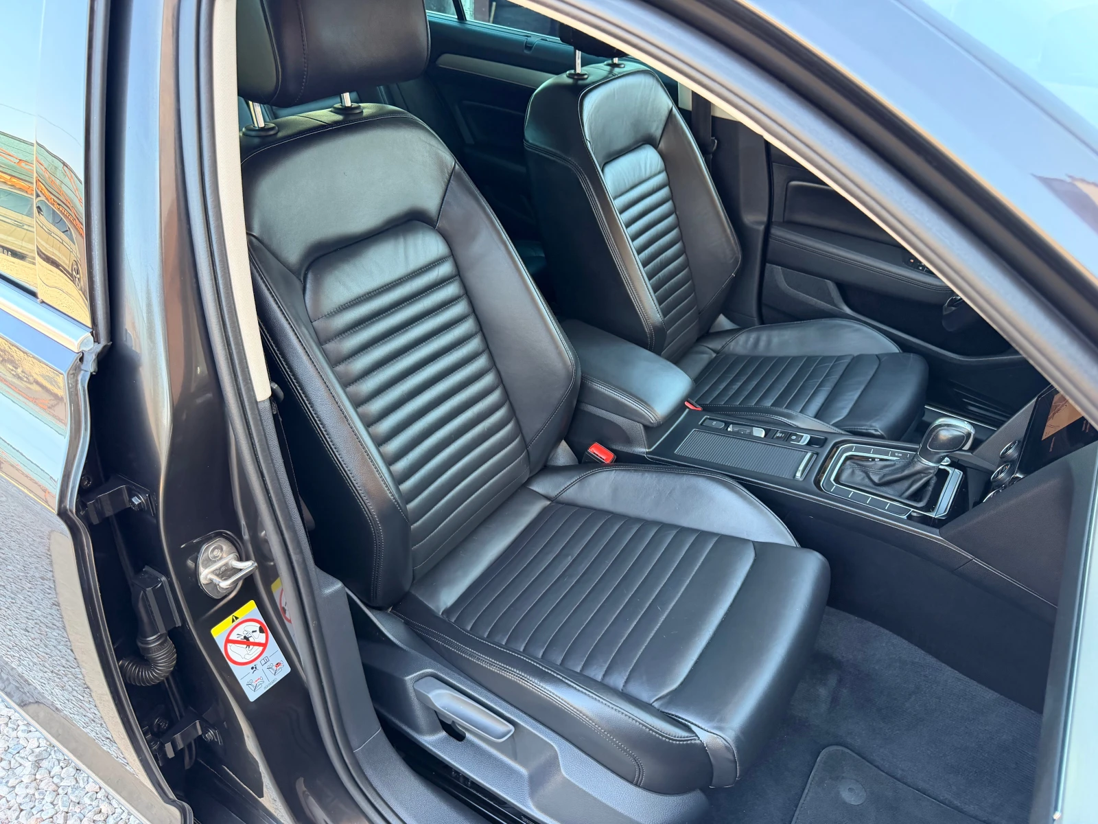 VW Passat 2.0TDI* 100%KM* PANORAMA* NAVI* KAMERA* PARKASISTA, снимка 8 - Автомобили и джипове - 55738282